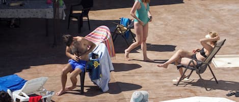 حمّام سباحة خارجي، حمّام سباحة مُدفَّأ