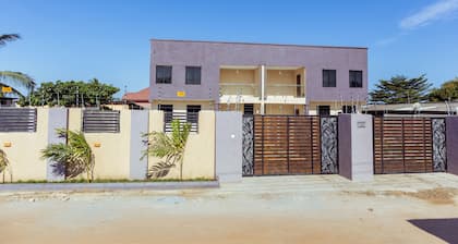 blvd Exec Villa, 4-bedroom apartment in Kasoa with AC, WiFi. Enjoy your stay