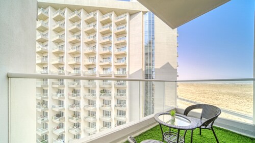 Viridis Living Chic and Spacious 1BR