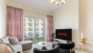 Living area - Viridis Living Chic and Spacious 1BR (Dubai)