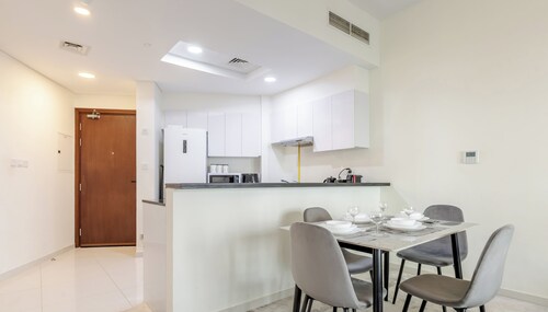 Viridis Living Chic and Spacious 1BR