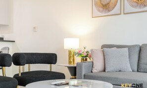 Living area - Viridis Living Chic and Spacious 1BR (Dubai)