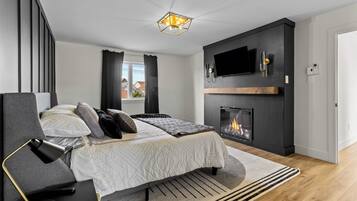 3 bedrooms, desk, travel cot, free WiFi