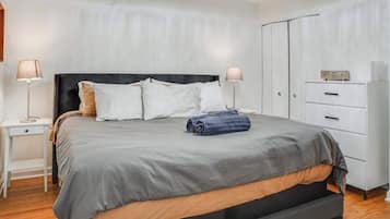 4 bedrooms, desk, iron/ironing board, WiFi