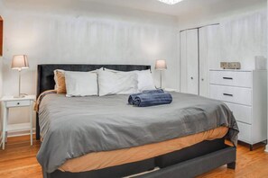 4 bedrooms, desk, iron/ironing board, WiFi