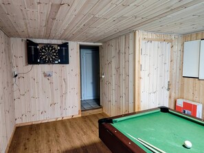 A room with a pool table, a dartboard, and a door leading to another room. - 4 Star Holiday Home in Vestervig (Vestervig)