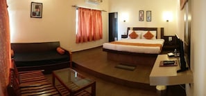 Deluxe Double Room | Free WiFi, bed sheets