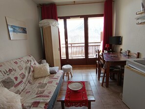 TV - Charming studio 4 pers, mountain view, parking (Montgenèvre)