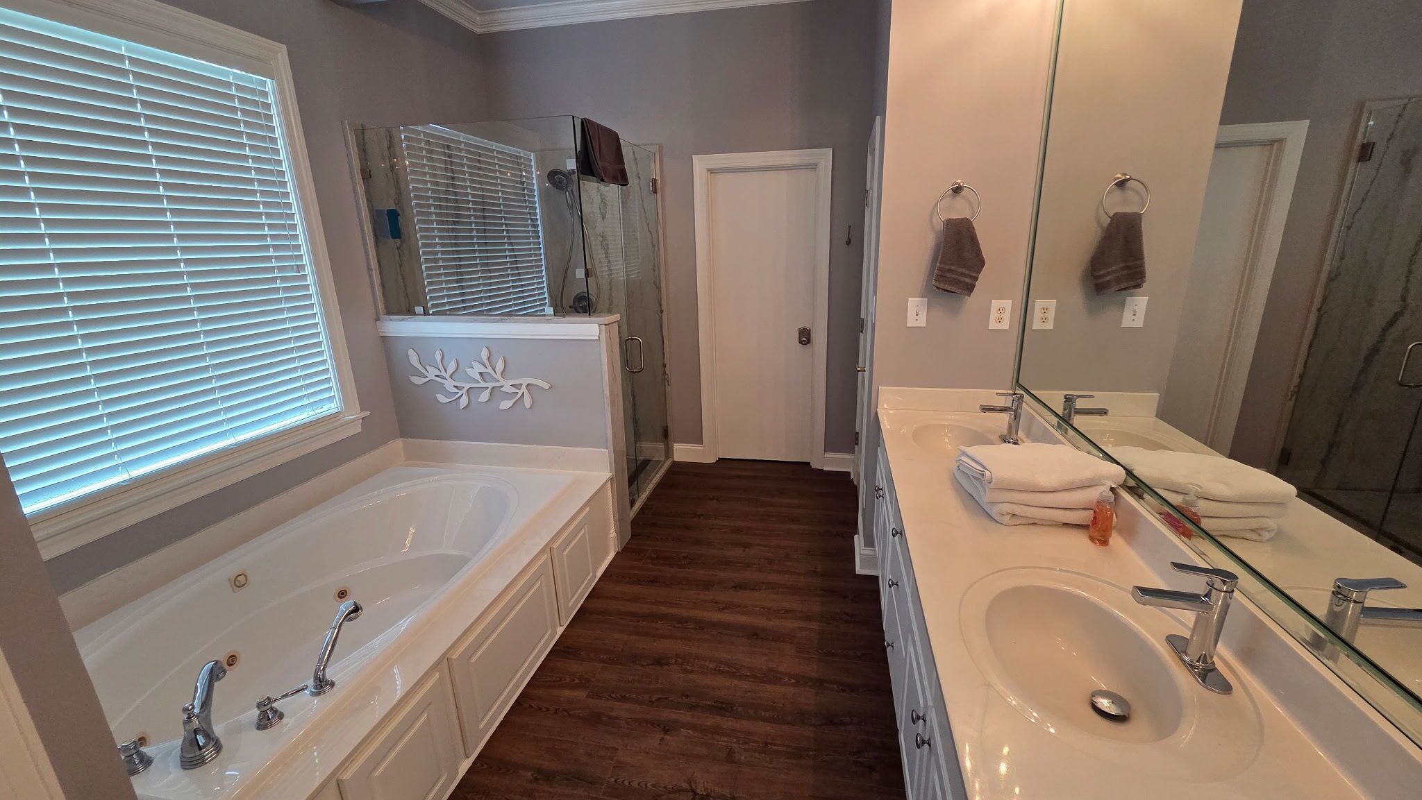 Shower, jetted bath, hair dryer, towels