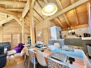 Kylskåp, mikrovågsugn, diskmaskin och brödrost