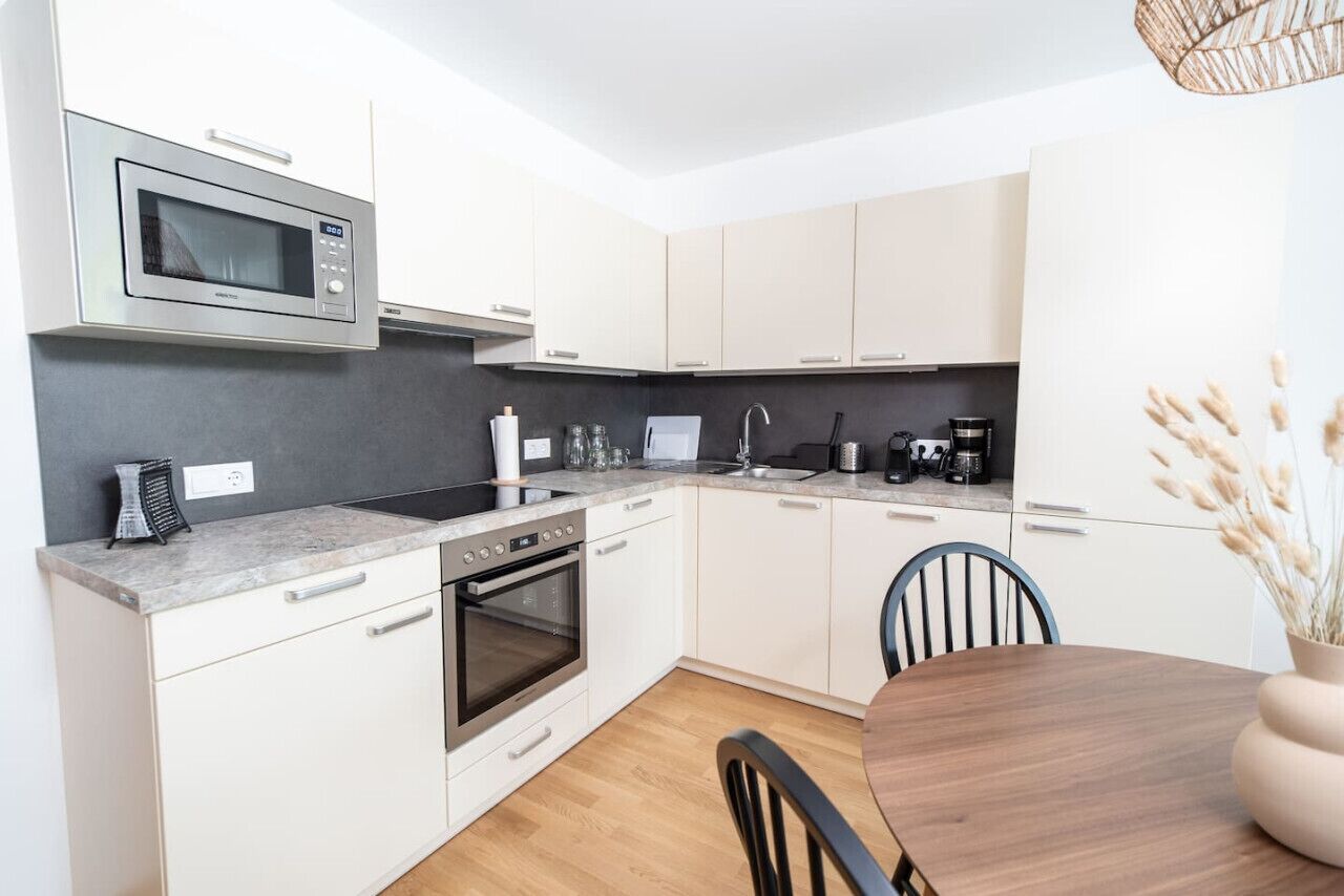 Microondas, lavavajillas, cafetera o tetera y tostadora