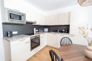 Microwave, dishwasher, coffee/tea maker, toaster