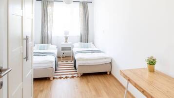 2 bedrooms, desk, WiFi, bed sheets