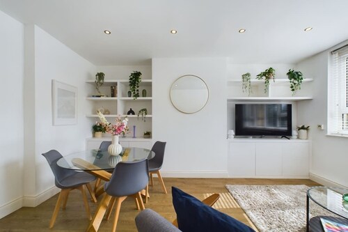 The Earl's Court Hideaway - Warm 3bdr House