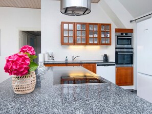 House | Private kitchen | Dishwasher - Luxury Pool House Retreat - By Traum Ferienwohnungen (Ulfborg)