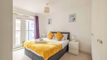 4 bedrooms, iron/ironing board, WiFi