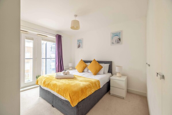 4 bedrooms, iron/ironing board, WiFi