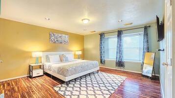 4 Schlafzimmer, Schreibtisch, Bügeleisen/Bügelbrett, WLAN