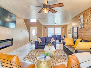 TV, fireplace, ping pong - Katy Oasis w/ Game Room (Katy)