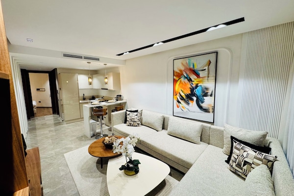 Elite Apartment | Ruang tamu | 50 inci sebuah televisyen pintar dengan satelit, Netflix