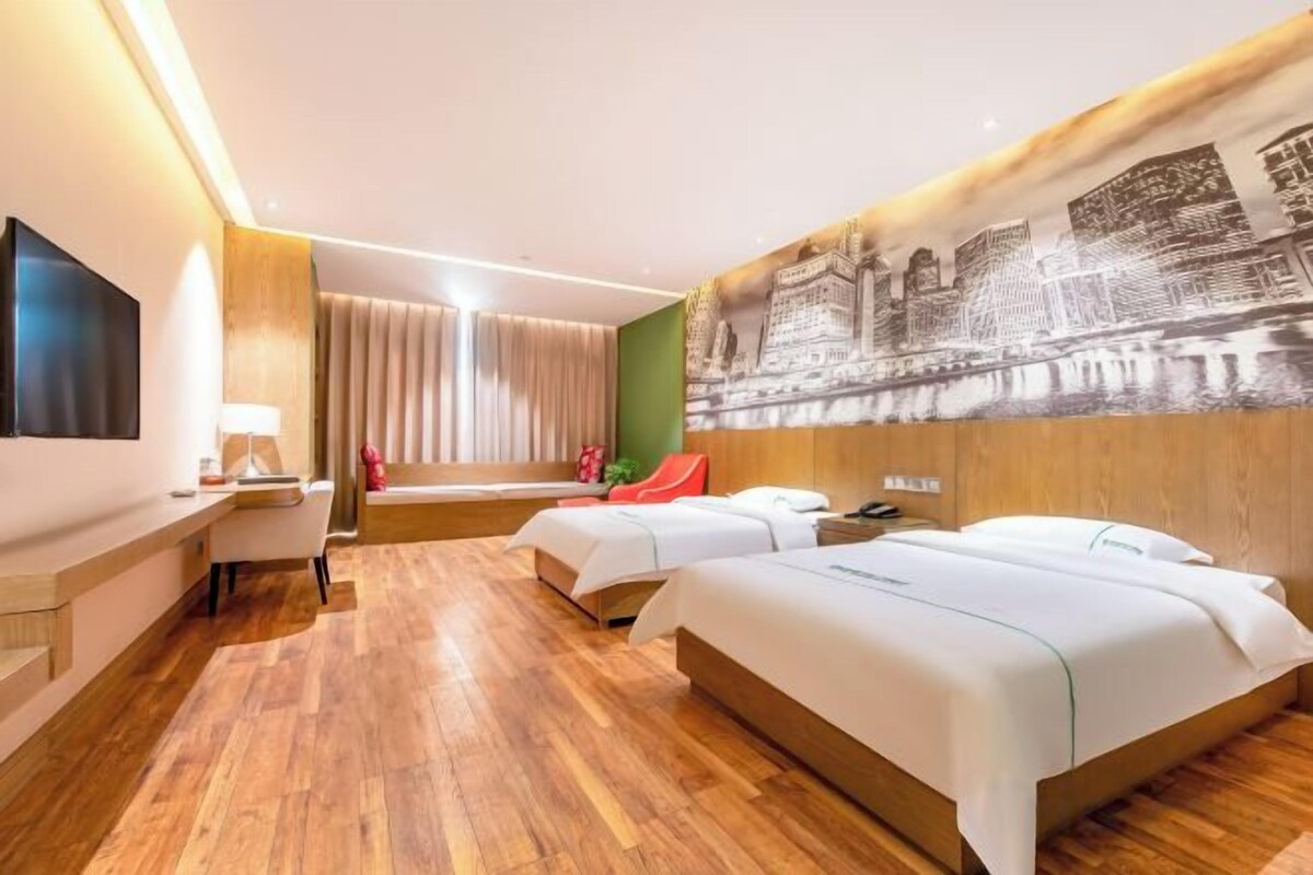 Executive Standard Room (Spacious Area + Sunlit Enjoyment + Skin-Friendly Bedding)