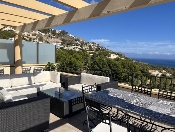 House | Outdoor dining