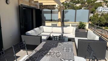 House | Outdoor dining