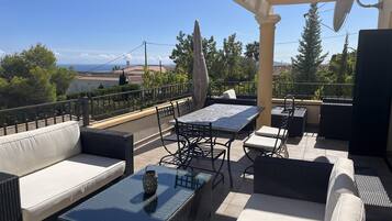 House | Outdoor dining