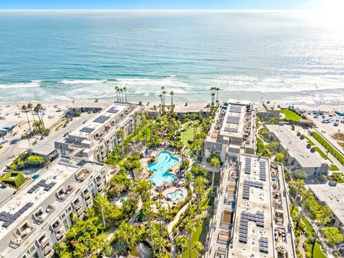 NCV C4 Beautiful beachfront cottage, all new furnishings w/ Stunning Ocean views