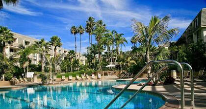 NCV C4 Beautiful beachfront cottage, all new furnishings w/ Stunning Ocean views