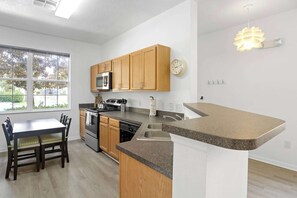 Fridge, microwave, oven, stovetop - Relaxing Disney 4BR Retreat w/ Pool (37 characters) (Kissimmee)