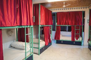 Basic Room | Living area