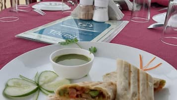 Daily cooked-to-order breakfast (INR 200 per person)
