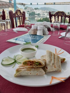 Daily cooked-to-order breakfast (INR 200 per person) - Hostel Funky Bunky  (Udaipur)