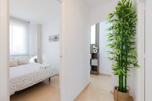6 室のベッドルーム、アイロン / アイロン台、WiFi (無料)、ベッドシーツ