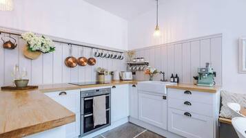 Kaffetrakter/tekoker, kjøleskap, mikrobølgeovn og ovn