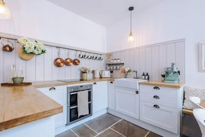 Kaffetrakter/tekoker, kjøleskap, mikrobølgeovn og ovn
