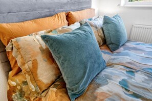 House | 2 bedrooms, free WiFi, bed sheets - Knights Rest - Minutes to the Port (Dover)