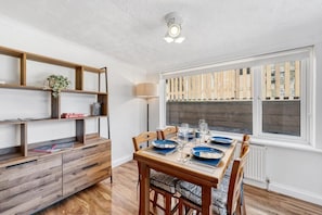 House | Dining - Knights Rest - Minutes to the Port (Dover)