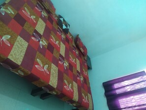 Espacio para trabajar con laptop y wifi gratis