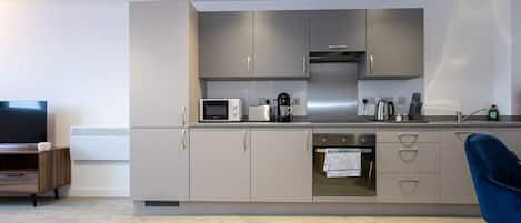 Refrigerador, microondas, horno y parrilla de estufa
