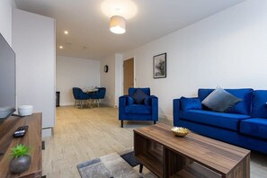 Televisión y oficina 