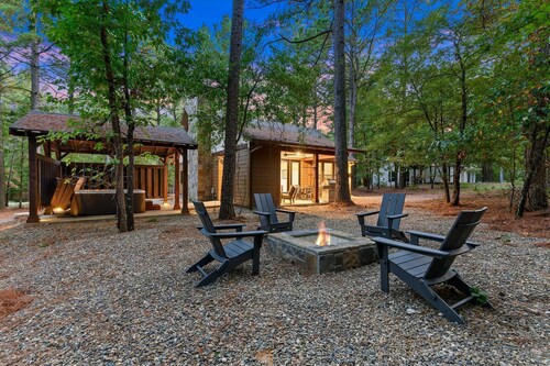 Pickleball, Pool, Splash Fountain ,Clubhouse , Walking Trails , Basketball