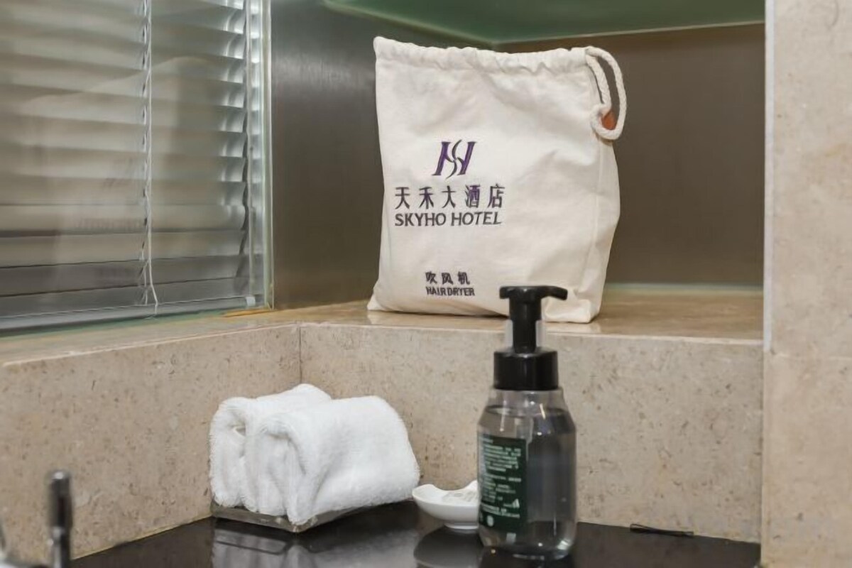 Heartwarming Cozy Double Bed Room (Distant Sea View + Bathroom Wet-Dry Separation)