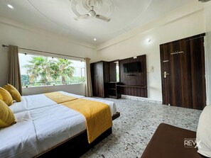 Family Triple Bed Room