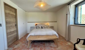 5 多间卧室、办公桌、熨斗/熨衣板、旅行婴儿床