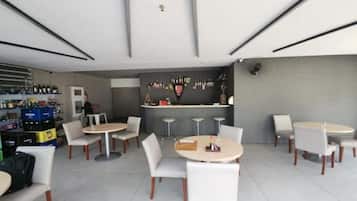 Bar (in der Unterkunft)