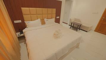 Deluxe Double Room | Premium bedding, Select Comfort beds, rollaway beds, free WiFi