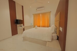 Deluxe Double Room | Premium bedding, Select Comfort beds, rollaway beds, free WiFi