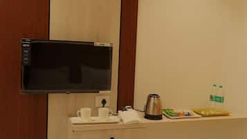 Deluxe Double Room | Premium bedding, Select Comfort beds, rollaway beds, free WiFi